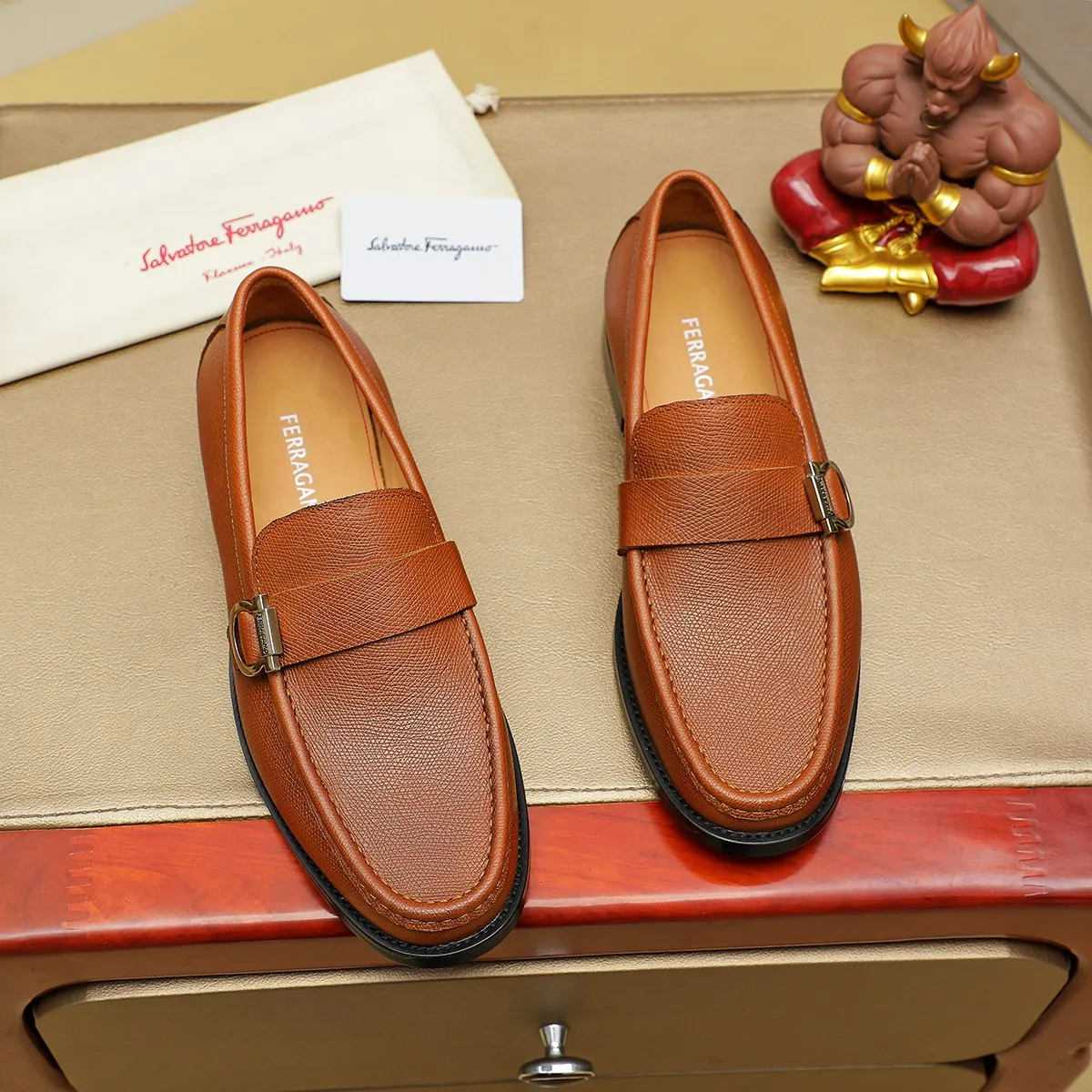 Men's shoes 250 Ferragamo [Ferragamo] top imported suit men's shoes 💯Original copy of the official website, product materials: selected imported embossed calfskin + luxury hardware buckle accessories ~ imported water-dyed cow 🐂 leather lining. Strong three-dimensional visual effect, original combination outsole, multiple colors available😘 Size: 39-44 (38.45.46. Customized)
